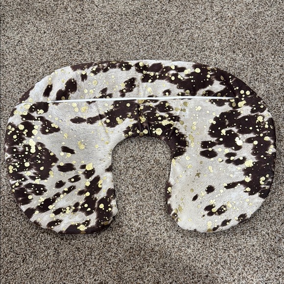 Handmade heifer boppy pillow cover cowhide acid wash - Picture 2 of 2